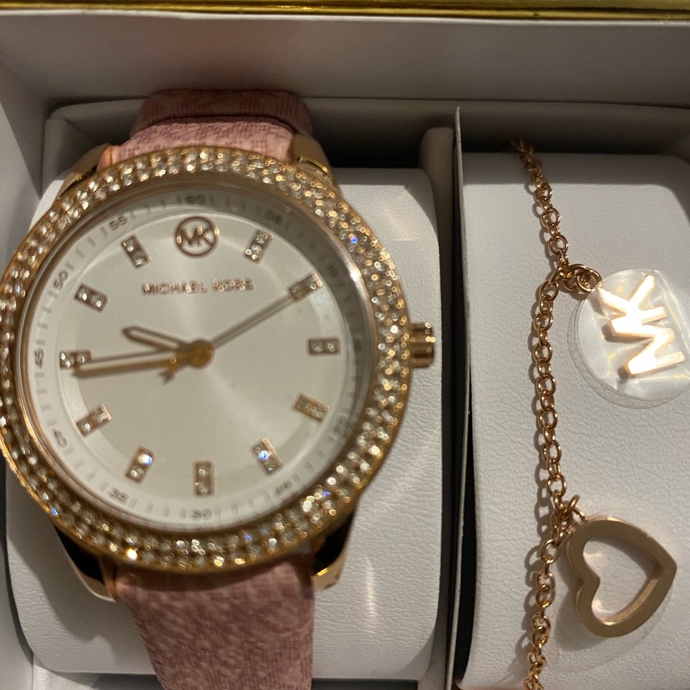 💯 Authentic Michael kors leather watch